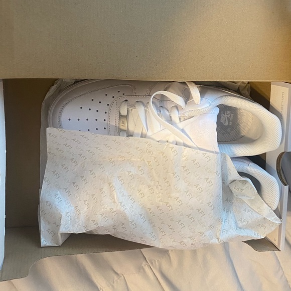 Nike Air Force one shoes - Picture 3 of 10